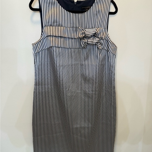 NWT‎ Banana Republic Navy and Silver Striped Bow Shift Dress - Size 12 - Picture 2 of 11